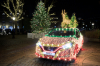 Jazda do domu na Święta - Nissan LEAF jako mieniąca się światłami choinka Nissana, zasilana energią z odzysku